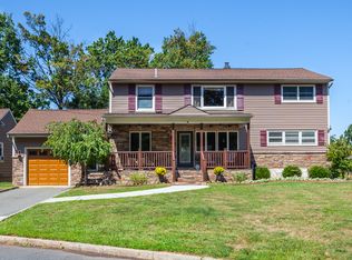 10 Albee Ln, Colonia, NJ 07067