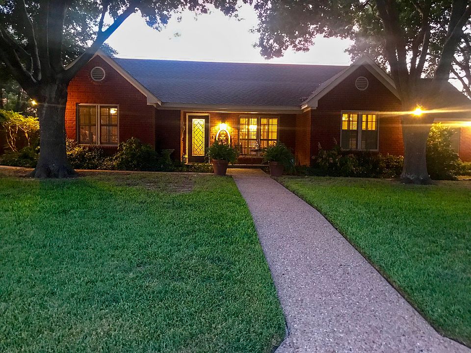 2nd image of 910 Angel Ct