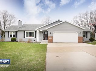 1128 Sterling Heights Dr, Menasha, WI 54952