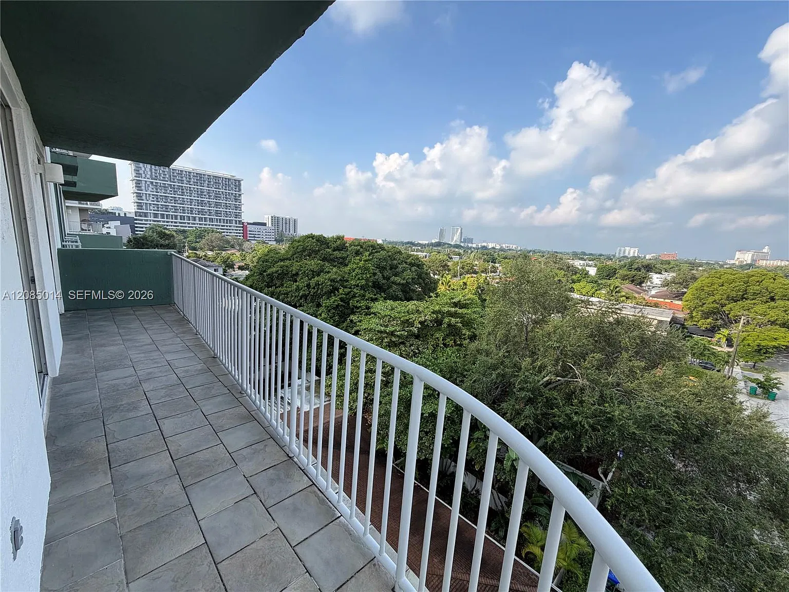 Grove View Condo — Photo 2