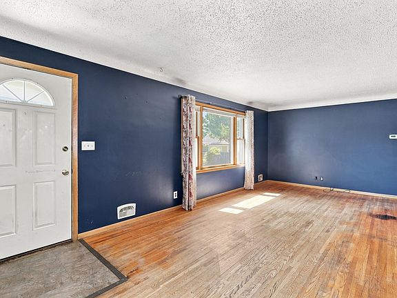 2nd image of 1045 Keefe St