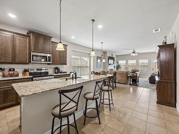3rd image of 333 Pecos Dr