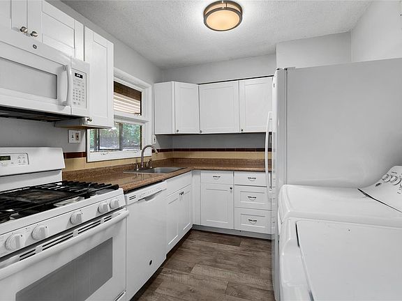 5th image of 10 Brightwell Ct