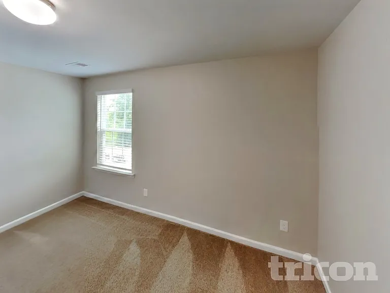 2020 Longshadow St — Photo 10