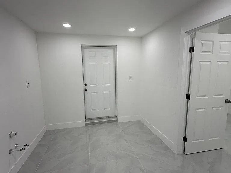 4400 SW 36th St — Photo 7