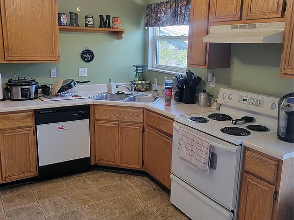 5th image of 100 Grand Central Dr