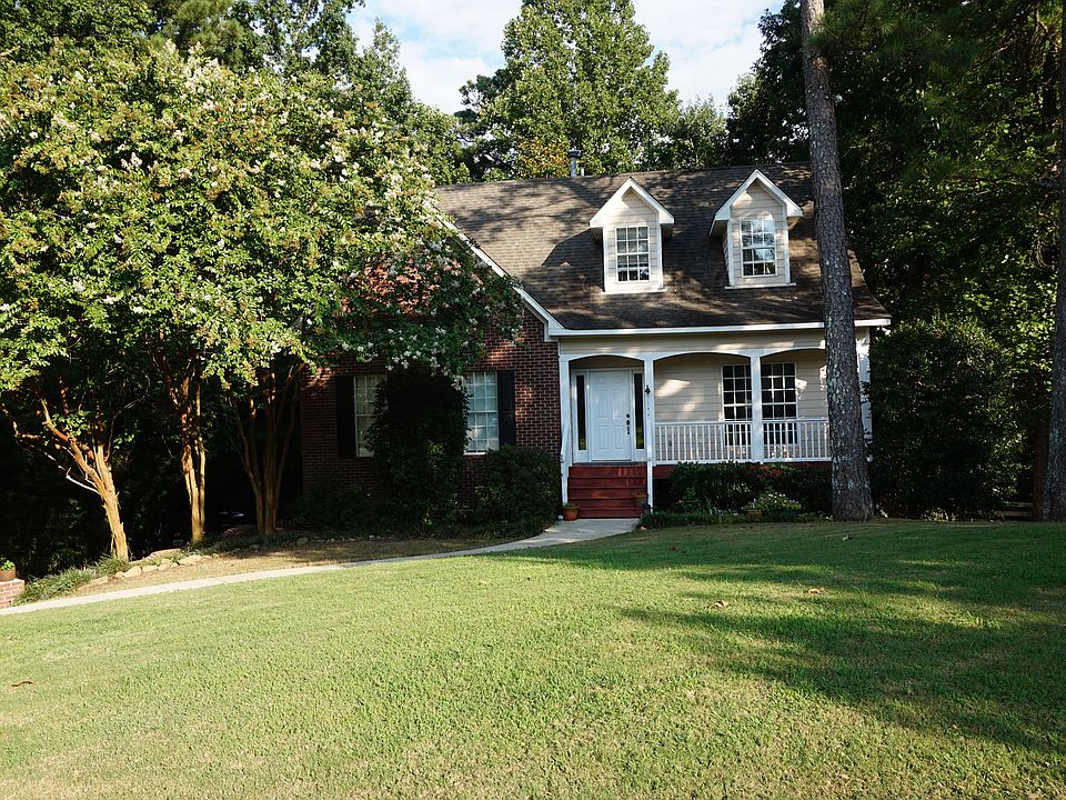 1st image of 125 Twin Oaks Cir
