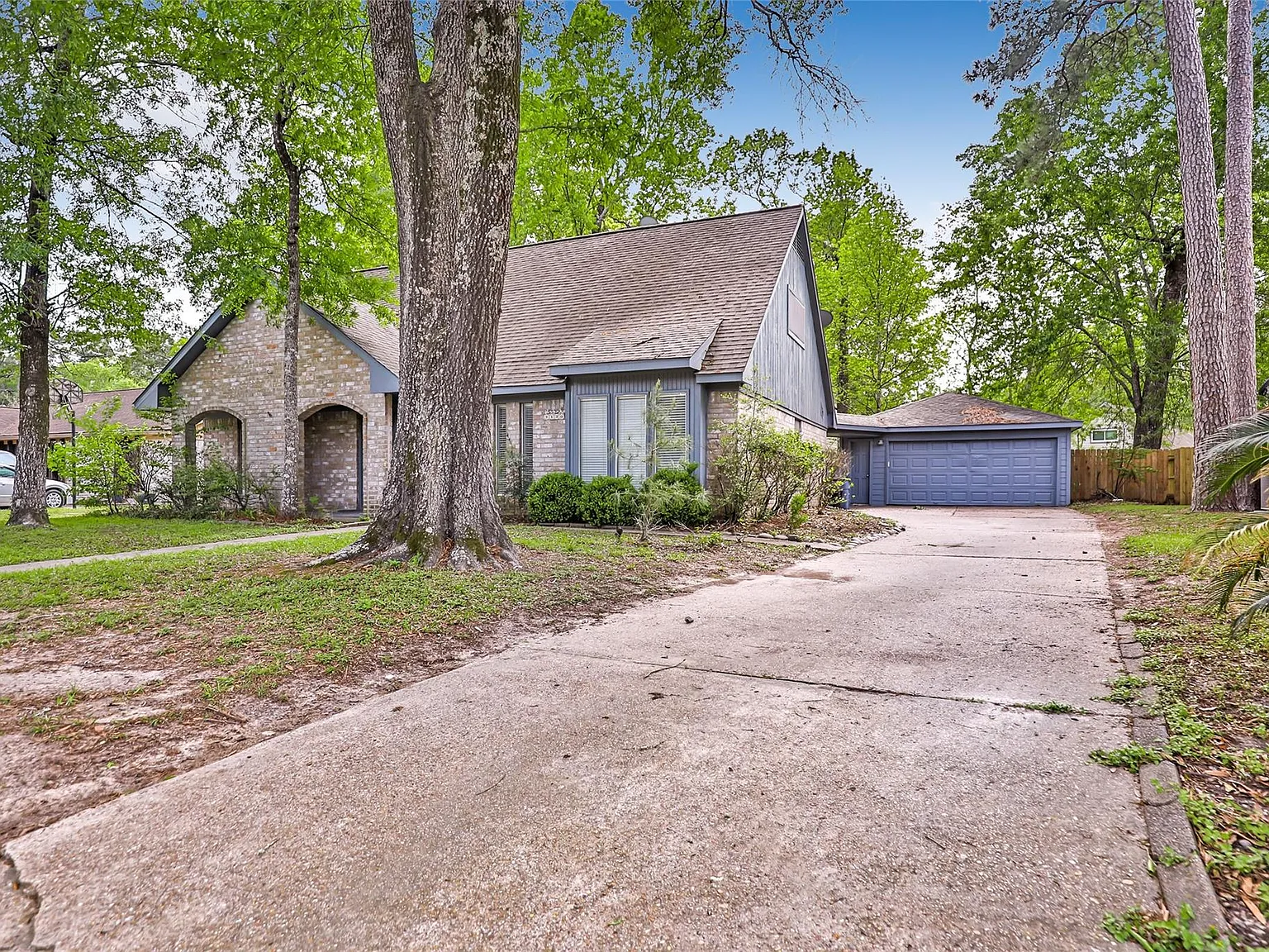 4 bed, 2.0 bath, 2334 sqft, $2,150 — Photo 2
