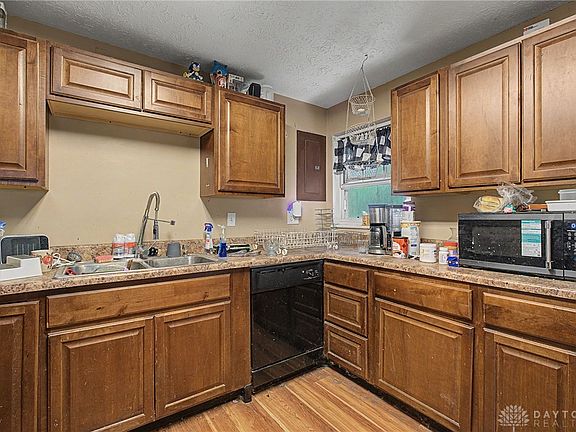 3rd image of 4900 Powell Rd