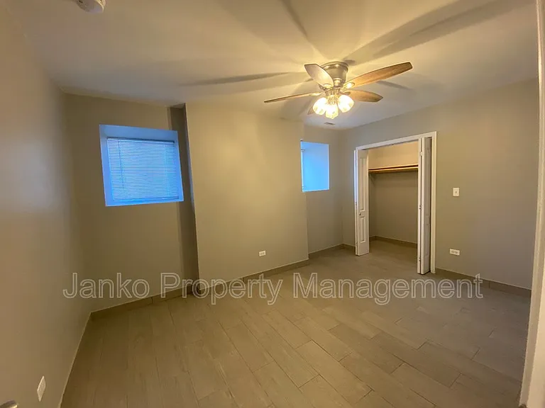 5700 S Wabash Ave — Photo 7