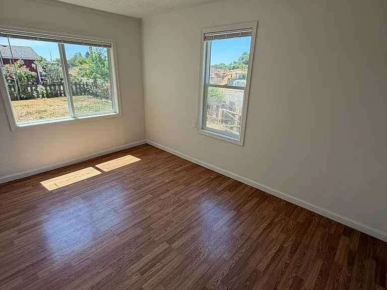 3435 Kathryn Ave NE — Photo 10