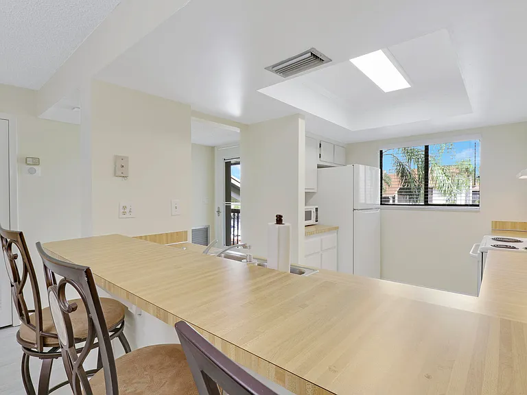 1600 NE Dixie Hwy #10-203 — Photo 6