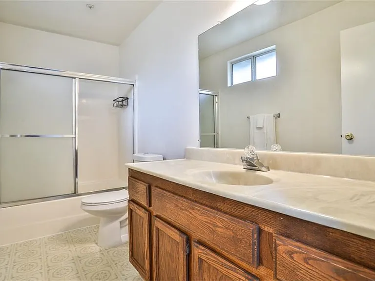 15544 Esther St — Photo 13