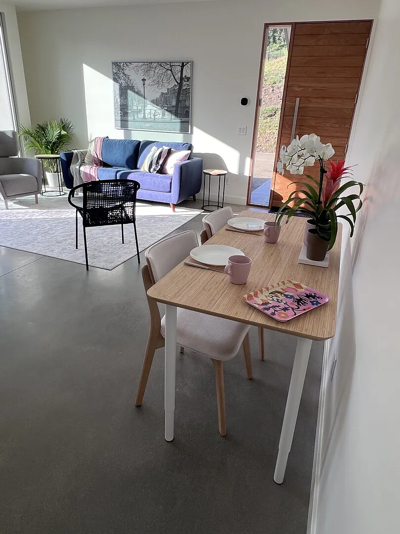 Newly Build Vista Guest Home — Photo 2