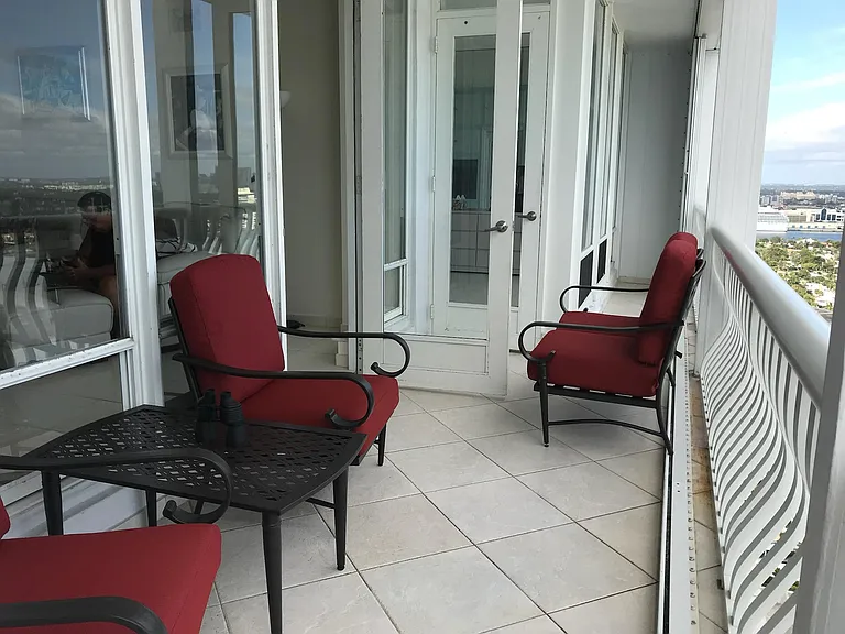 2200 S Ocean Ln #3 — Photo 3