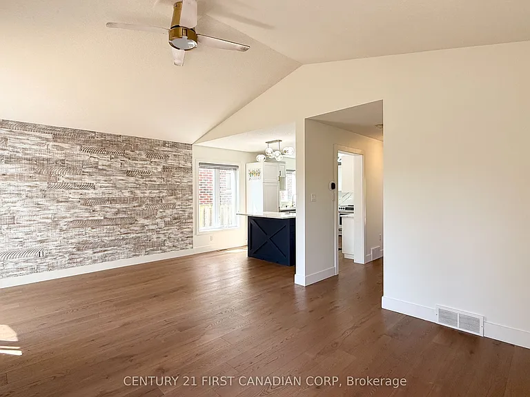 197 Baxter St — Photo 12