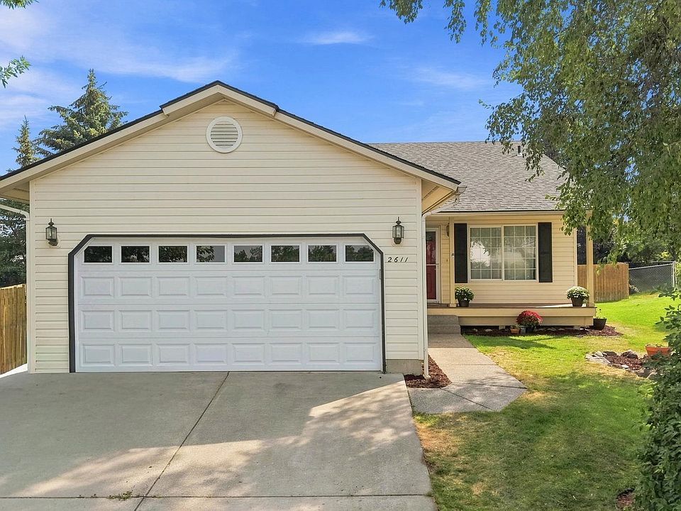1st image of 2611 Oxford Cir