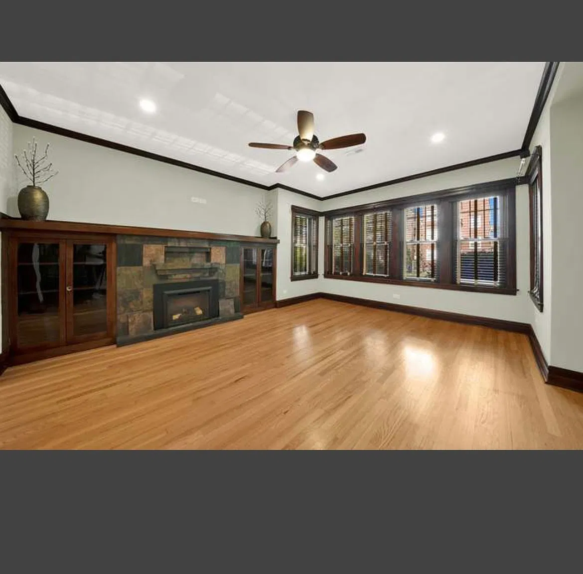 5345 W Montrose Ave — Photo 1