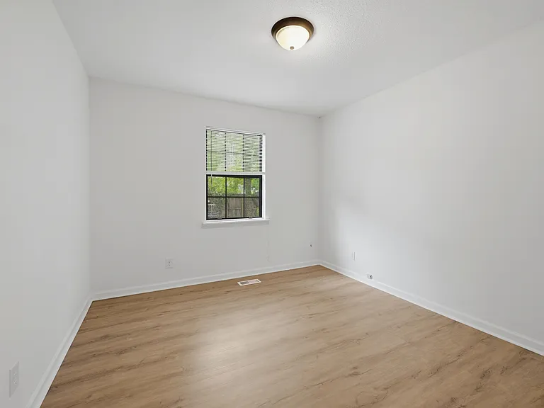 817 Wyldewood Rd — Photo 23