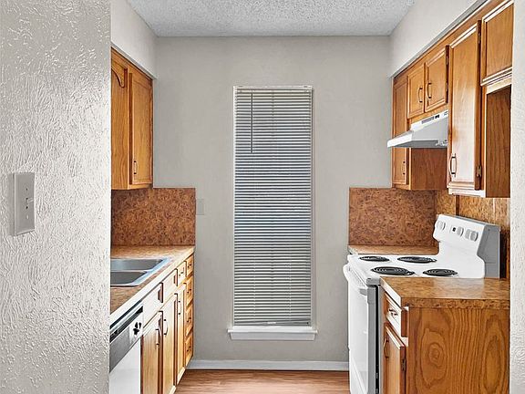 3rd image of 626 Overlook Ct