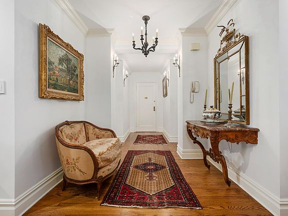 2nd image of 333 W 56th St #5MN