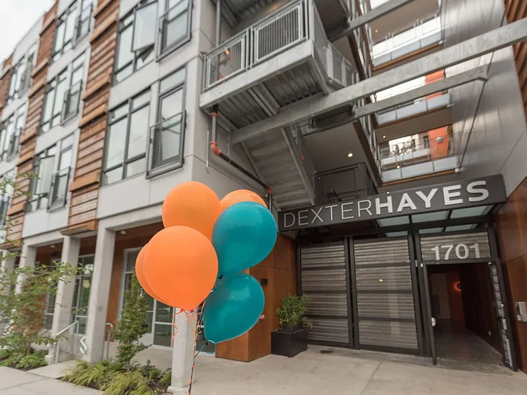 Welcome to Dexter Hayes! Modern convenience with exceptional views! — Photo 39
