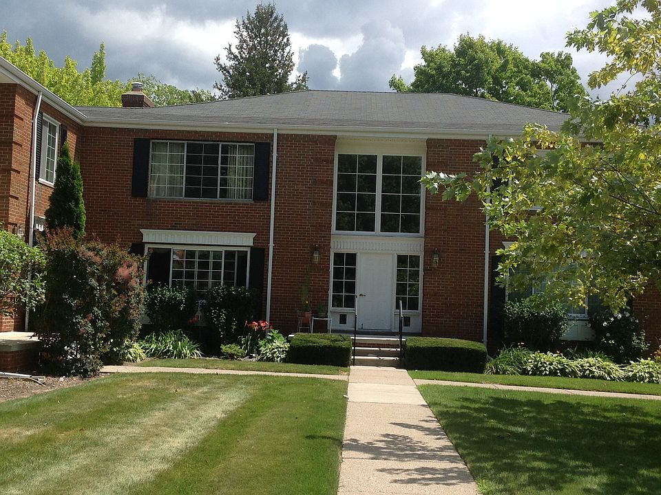 1st image of 713 E Fox Hills Dr #1