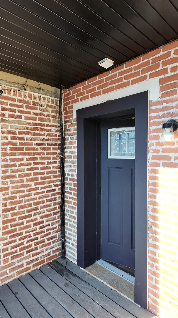 Stylish 1-Bed Loft with Bonus Space in OTR In-Unit Laundry! — Photo 2