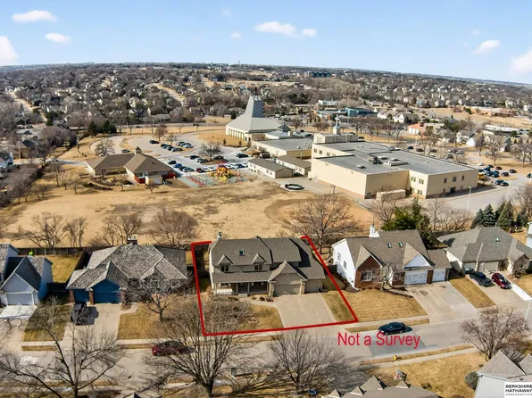 5512 S 166th St, Omaha, NE 68135