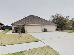 11203 Coachmans Rd, Yukon, OK 73099