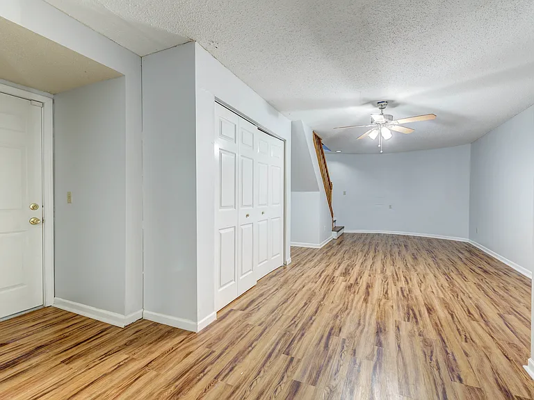 4319 Lindell Blvd #D — Photo 18