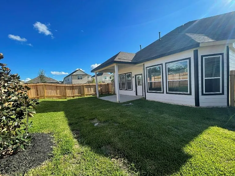 4504 Danielle Gardens Ln — Photo 4