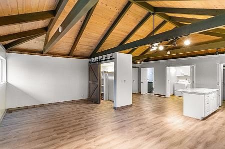 4th image of 292 Heliotrope Dr