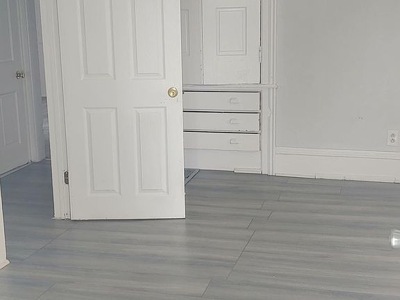 4th image of 102 E Hamilton St #1/2