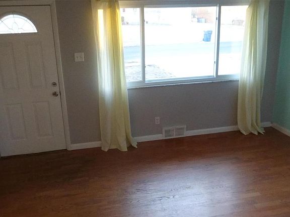 3rd image of 1525 Miller Dr