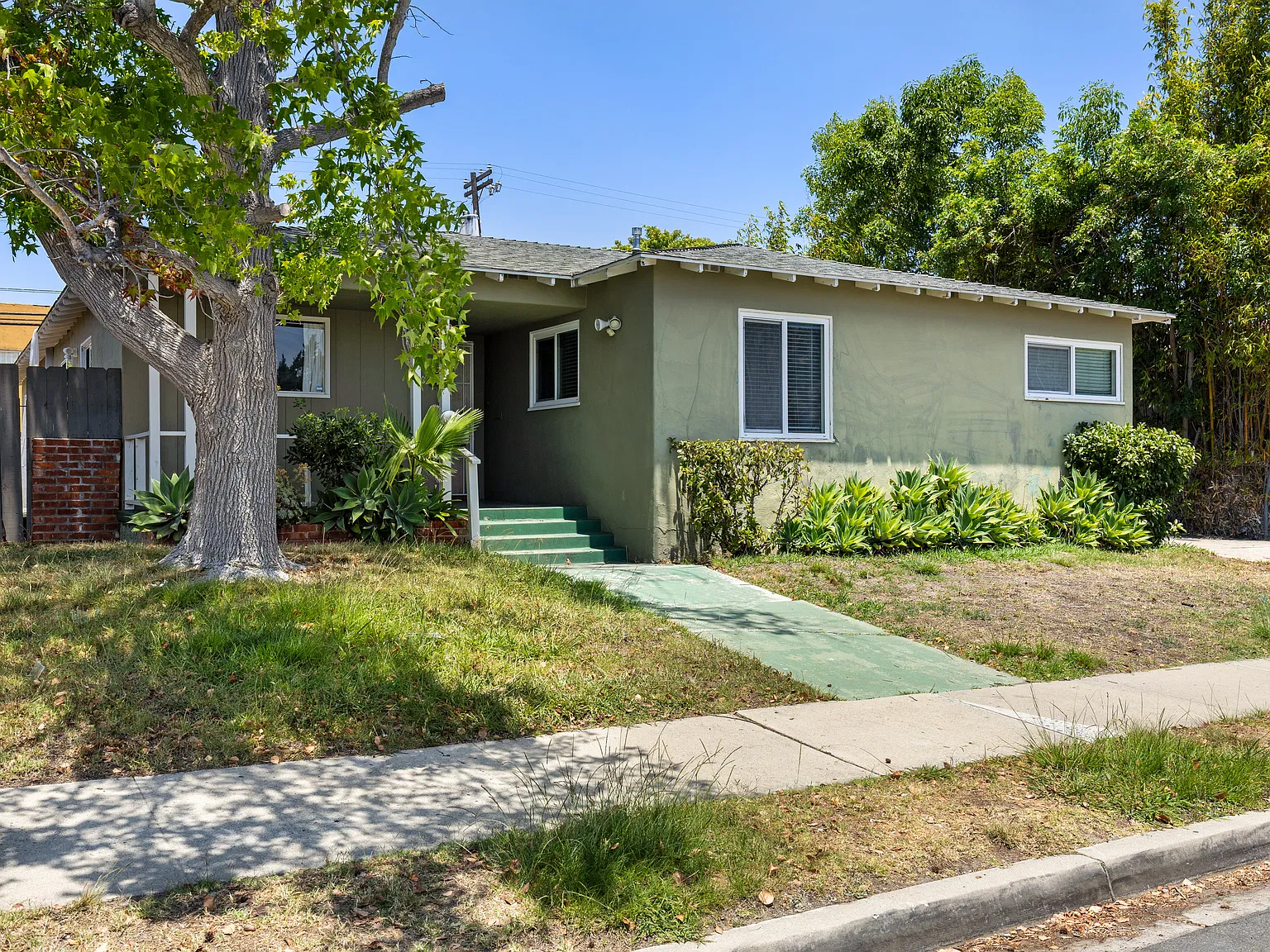 7 bed, 2480 sqft, $9,400 — Photo 1
