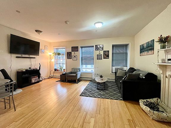 2nd image of 1437 Pacific St #3
