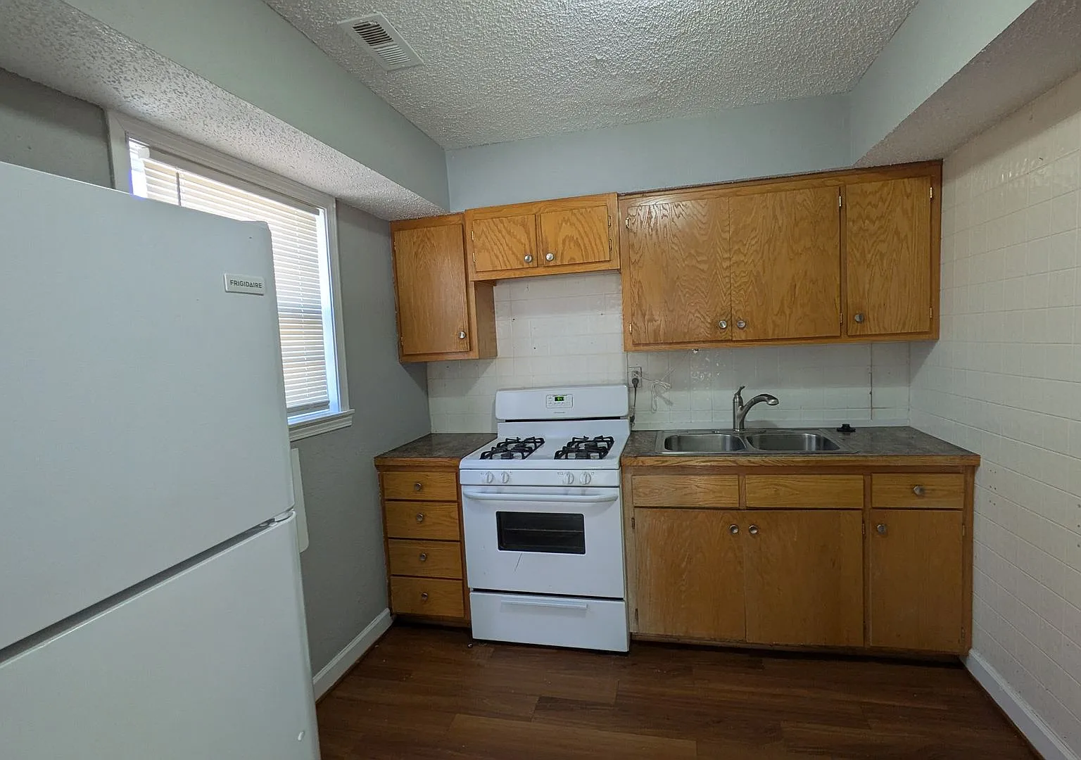 4822 Woodend Ave — Photo 3