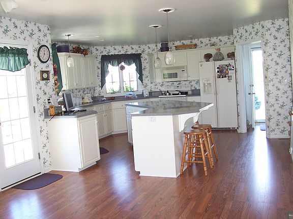 3rd image of 1564 Courtney Ct