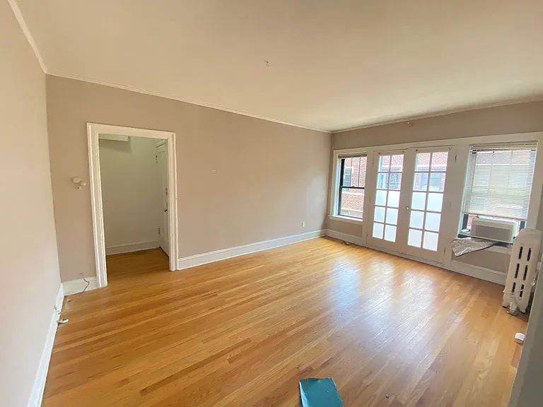 1239 W Greenleaf Ave #3S — Photo 3