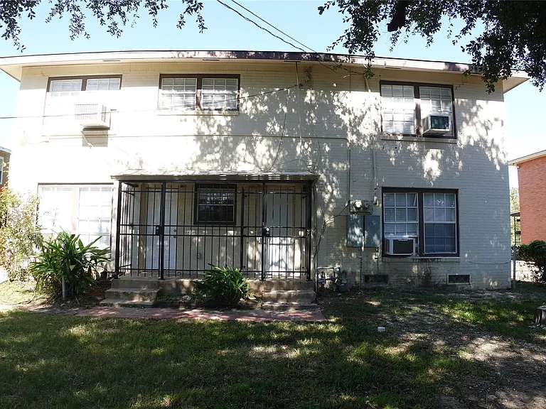 3320 Blodgett St — Photo 11
