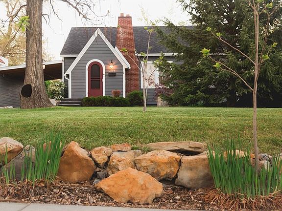 3rd image of 627 Alderson Ave