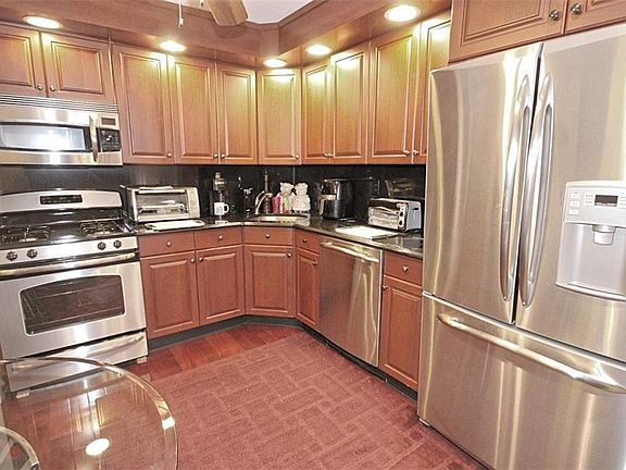 3rd image of 7528 Avenue T