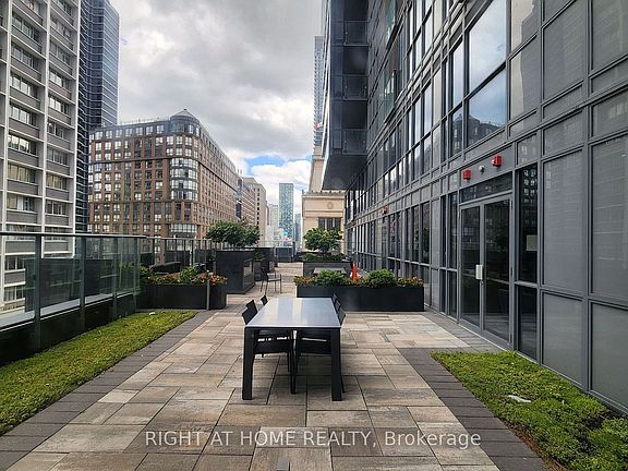 3rd image of 7 Grenville St #4609