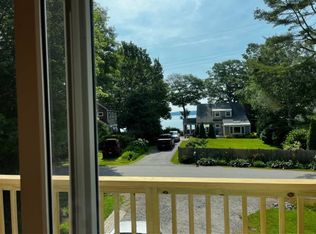 77 Maquoit Dr, Freeport, ME 04032