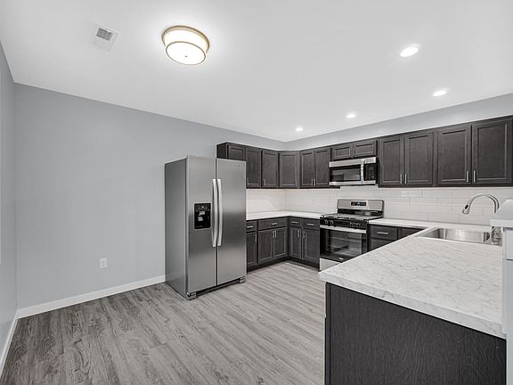 4th image of 285 S Ivanhoe Rd