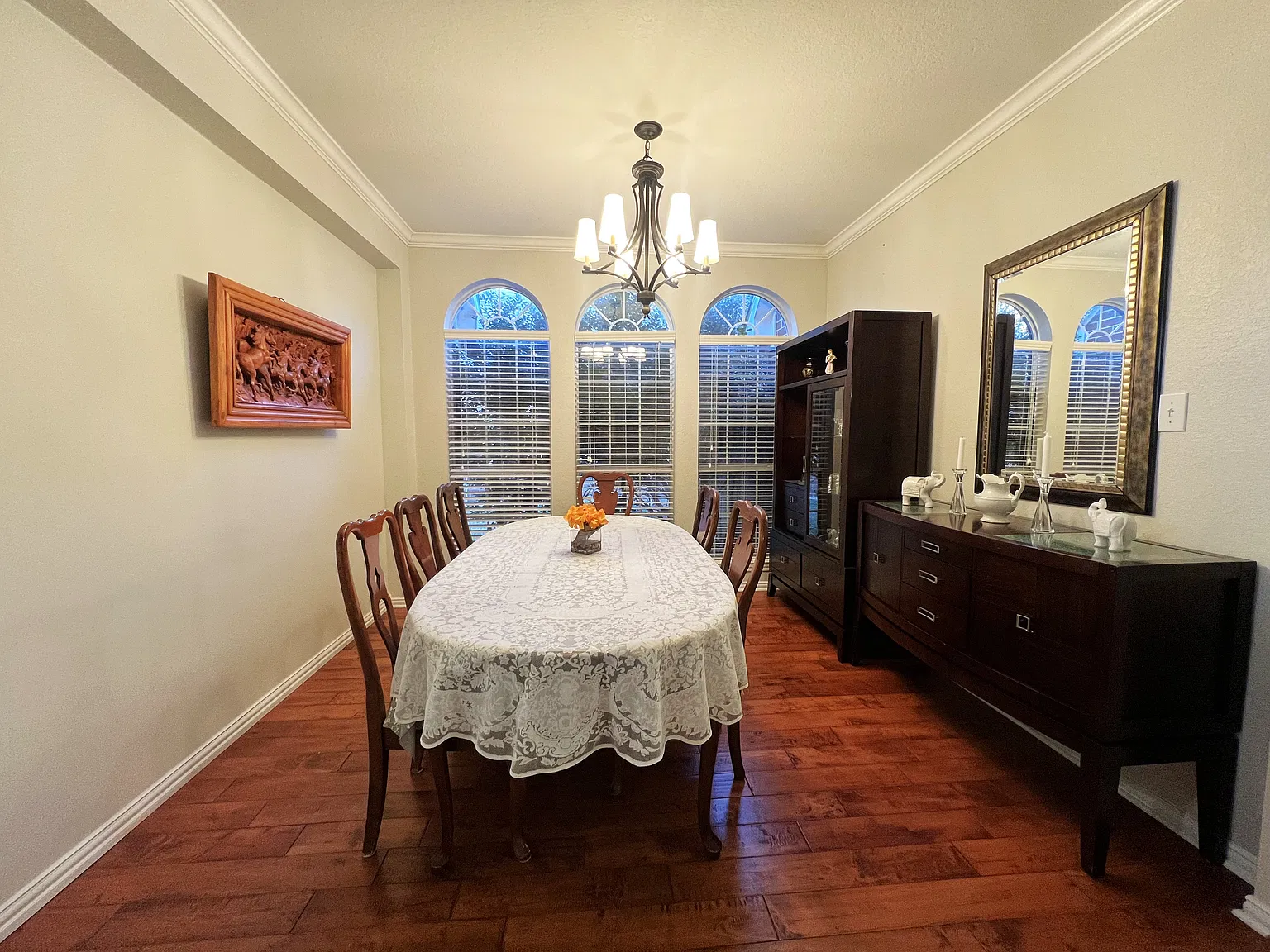 4 bed, 2354 sqft, $2,800 — Photo 4