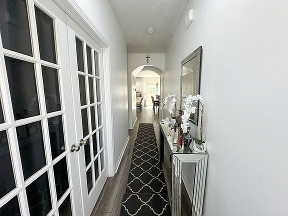 4th image of 143 Chesnut St
