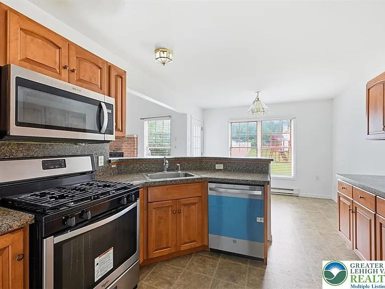 86 Northpark Dr E — Photo 25