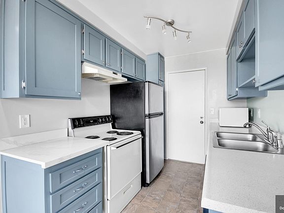 3rd image of 525 N Sycamore Ave APT 432